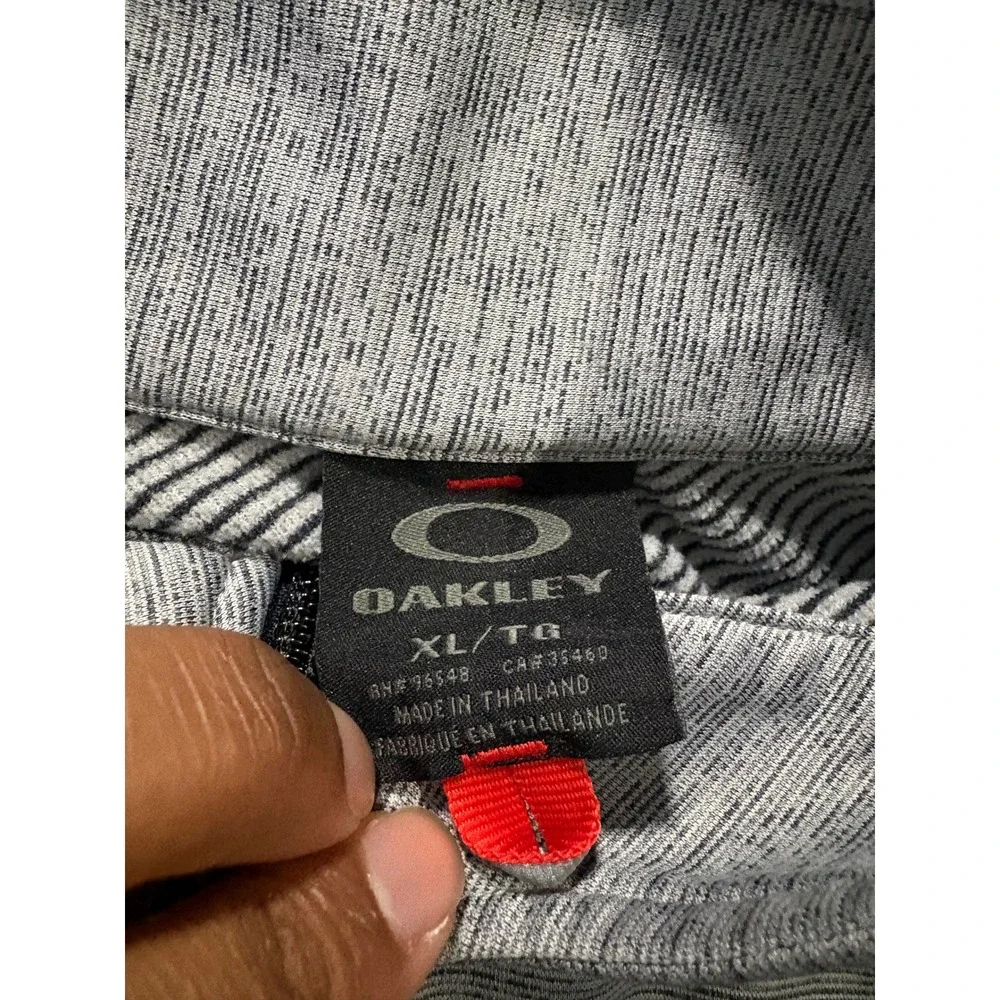 Oakley 1/4 Quarter Zip Pullover Mens Large Gray Athletic